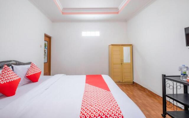 Capital O 1541 Puri Cikole Asri