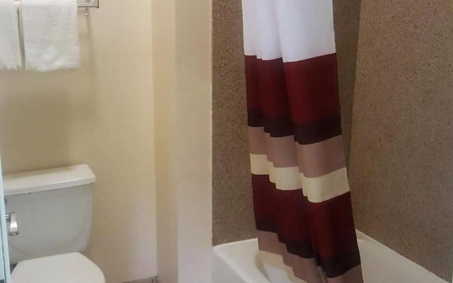 Red Roof Inn & Suites Houston - Humble/IAH Airport