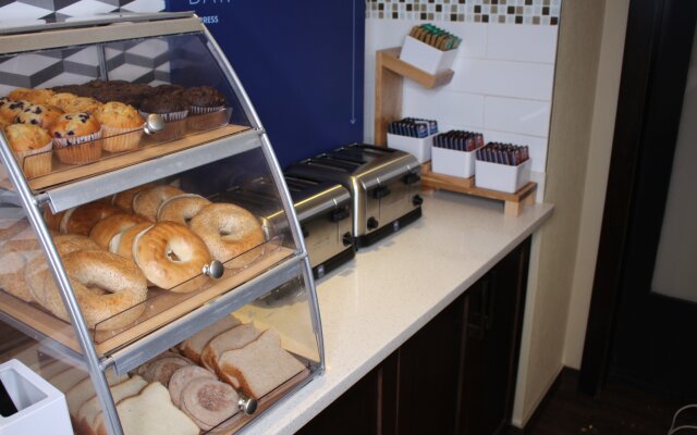 Holiday Inn Express & Suites Spruce Grove - Stony Plain by IHG