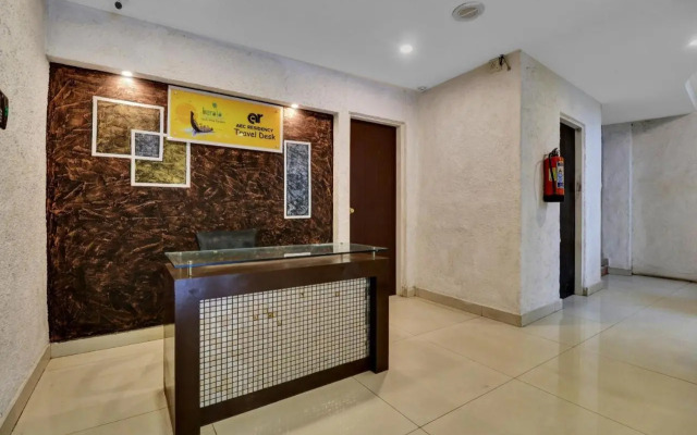 OYO Townhouse 80108 Aec Residency