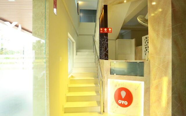 OYO 11909 Star Plaza
