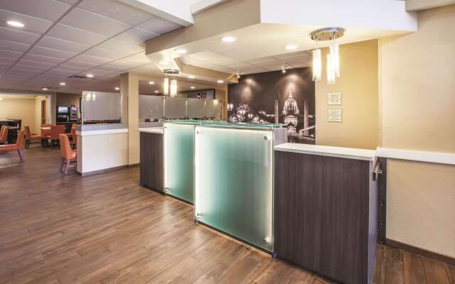 La Quinta Inn & Suites by Wyndham Mechanicsburg - Harrisburg