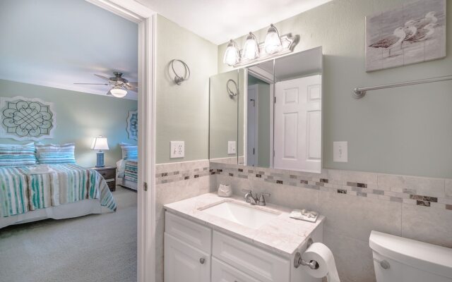 Pointe Condo #201 by Vtrips