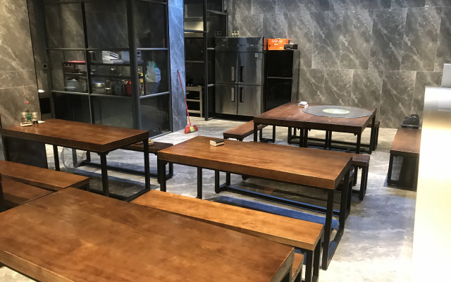 Yintan Zeyinju Hotel