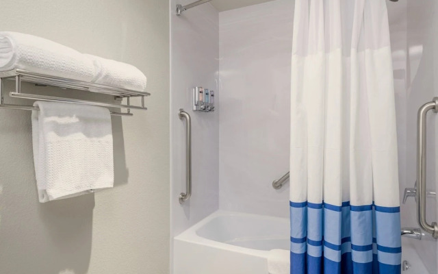 Wood River Inn & Suites