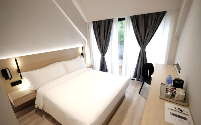 Rest Bugis Hotel