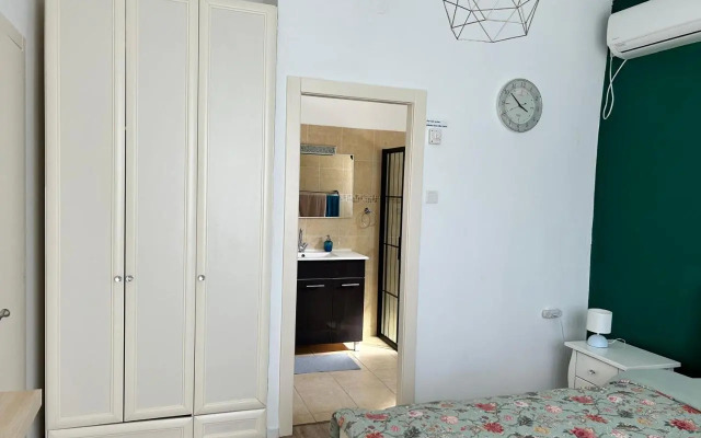 2 Bedrooms Apartment " Marcheliz " in Bat-yam