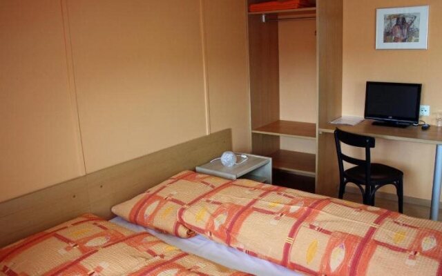 Hotel Restaurant Koi-Gartenteich