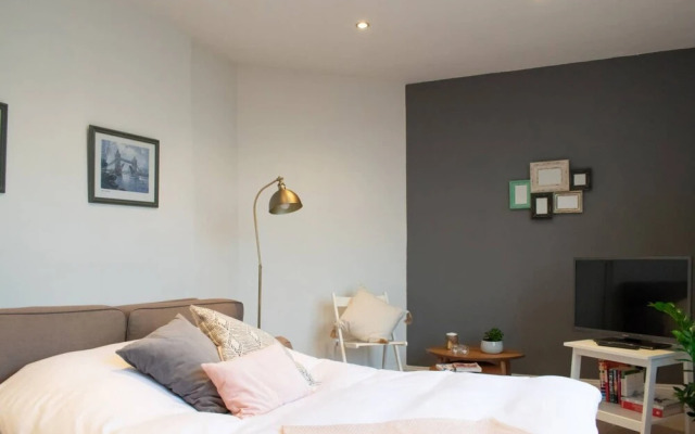 Charming and Cosy Studio Flat Near Greenwich