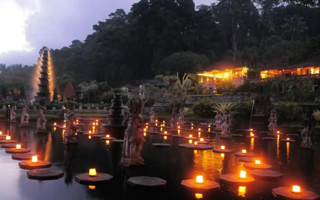 Tirta Ayu Hotel and Restaurant