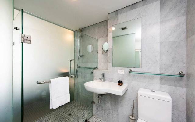 Stylish Room - Enjoy City Views on Rooftop Terrace