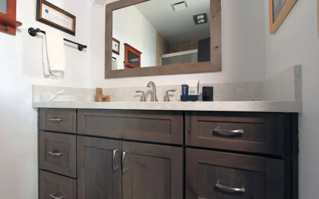 Lakescape 3 Bedroom Condo by RedAwning