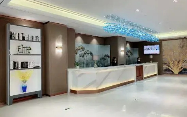 Longjin Business Hotel
