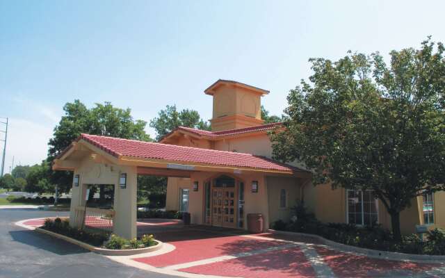 La Quinta Inn by Wyndham Kansas City Lenexa