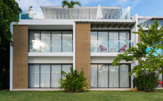 Villasun Seafront Apartment at Cap Ouest