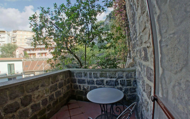 La Neffola Residence