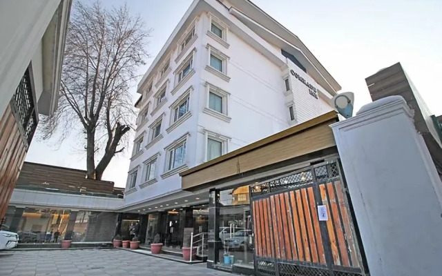 Comrade Inn