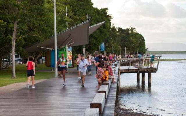 Cairns Ocean View Apartment