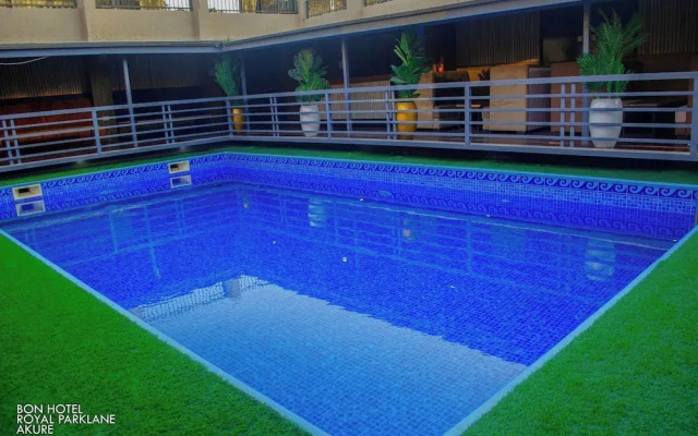 Bon Hotel Royal Parklane