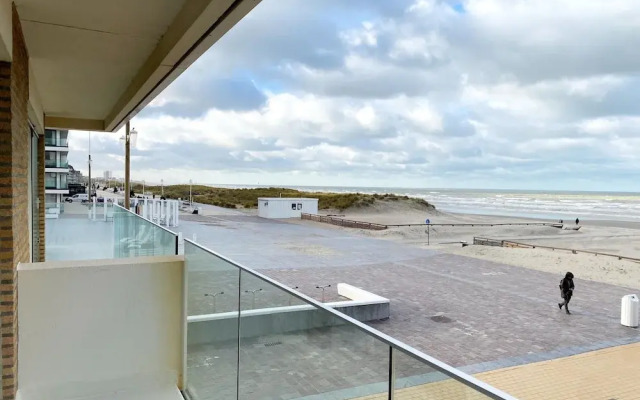 Apartment in Nieuwpoort With sea View