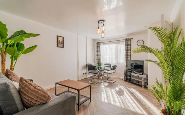 Newly Renovated 2-Bed Home in Newport