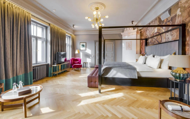 Grand Poet Hotel by Semarah