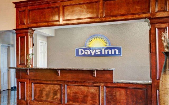 Days Inn & Suites by Wyndham Houston North/Spring