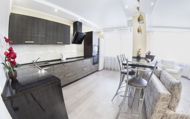 Огни Саратова на ул. Мичурина, 55/61