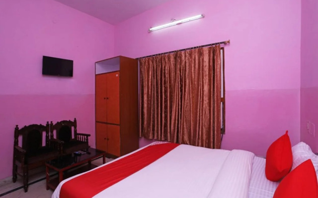Oyo 18393 Chandra Guest House