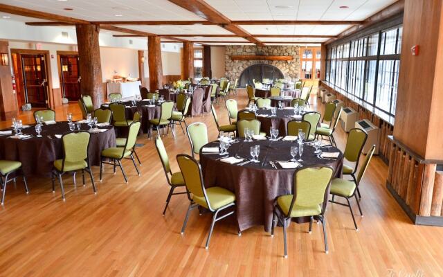 Bear Mountain Inn and Overlook Lodge