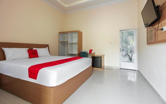 RedDoorz Plus @ Pangkal Pinang Mentok