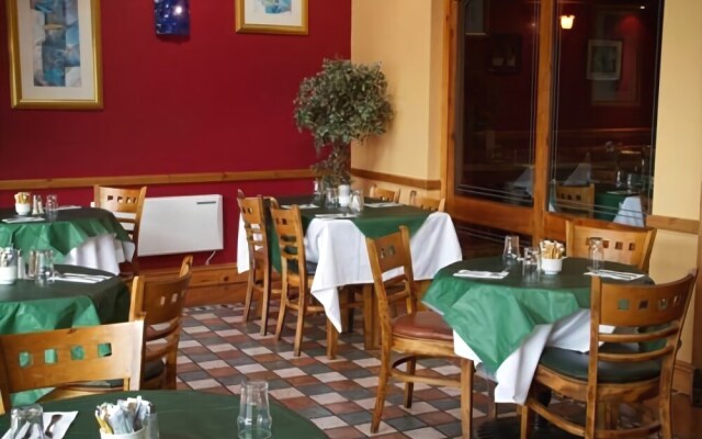 An Crúiscín Lán Hotel