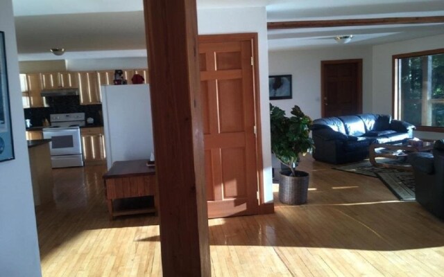 Tofino Stormbay Guest House