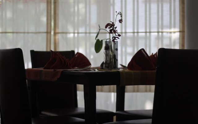 Le Vieux Nice Inn