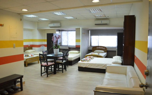 Holo Hostel