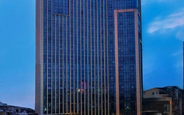 Vienna International Hotel (Luzhou High-speed Railway Station Southwest Trade City)