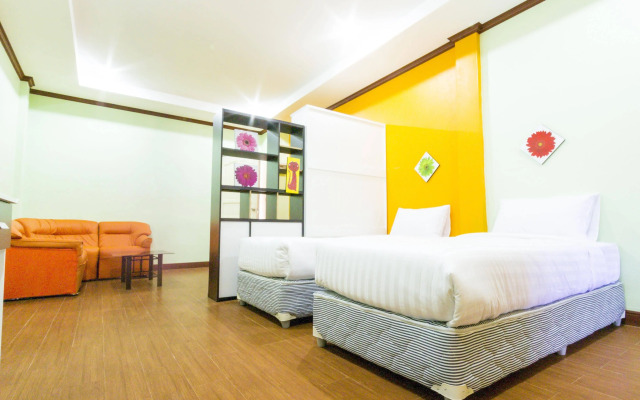 OYO 359 Golden Nakara Place (Vaccinated Staff)