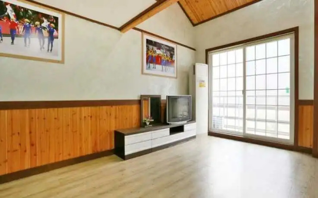 Yeongwol Donggang Close Pension