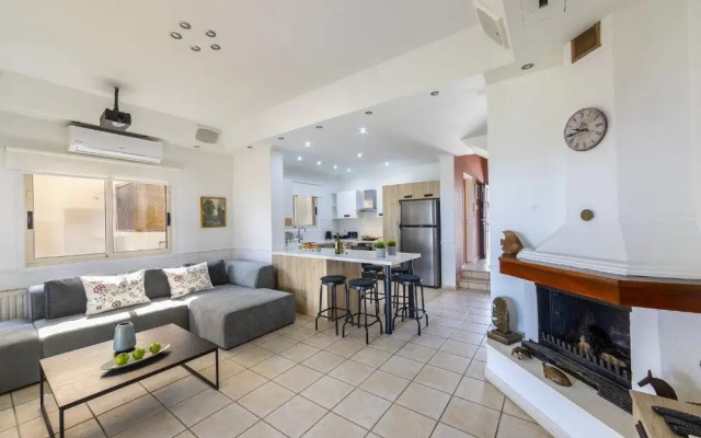 Meneou Beachfront Villa 3