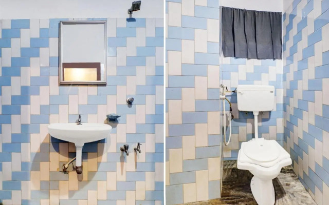 OYO 15837 Hotel Rvee's Regency