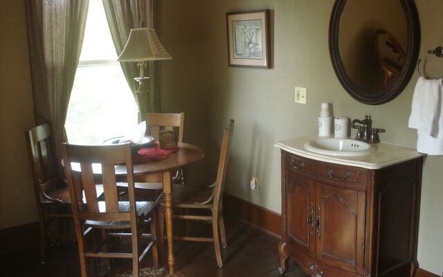 Indian Creek Village Winery