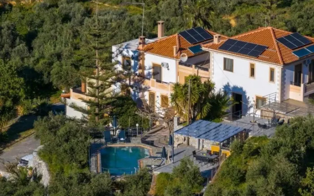 Chrisiis Villa