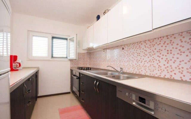 Captivating 3-bedroom Villa in Kanica