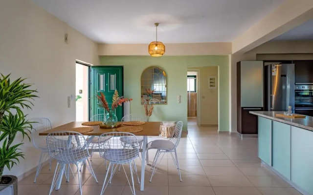 Helen Sweet Home in Kounoupidiana