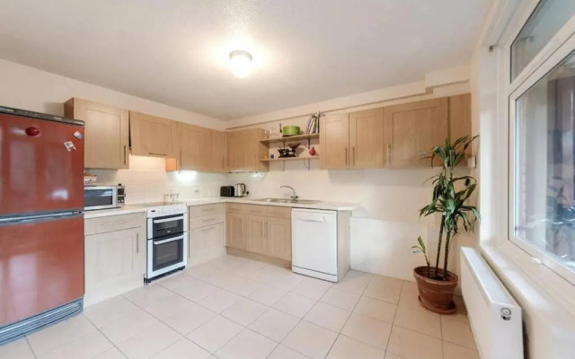 Spacious Two Double Bedroom Flat