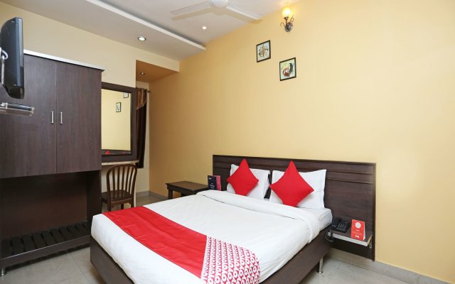 OYO 10588 Hotel Golden Square