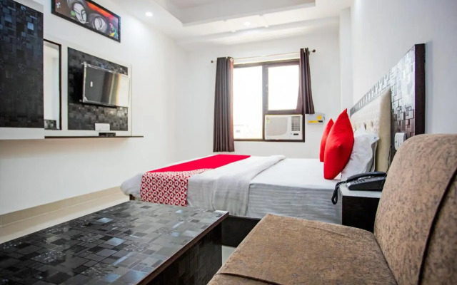 Capital O 42035 Hotel Raj Ganga
