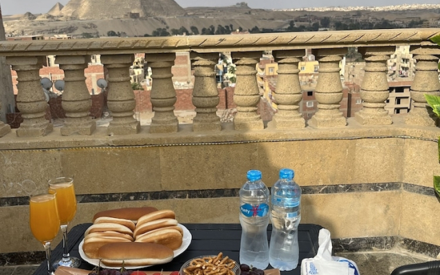 Crowne Pyramids view inn
