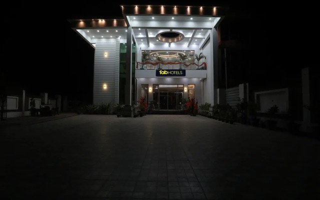 Fabhotel Jb Square Resort