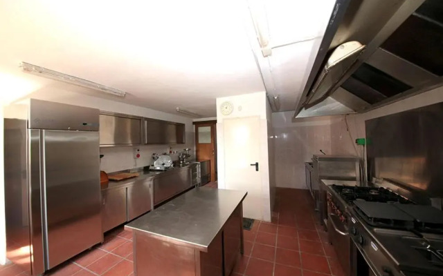 Villa Diana, Marche - intera struttura con piscina